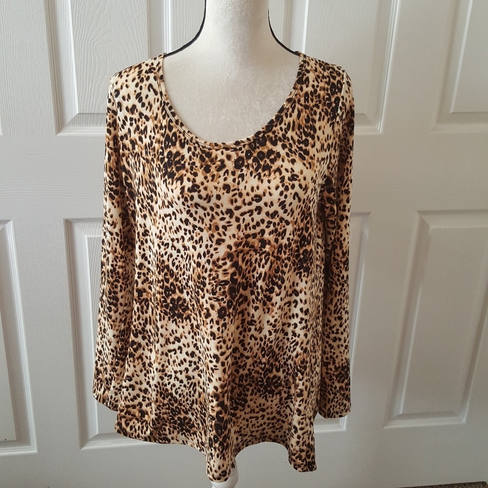 Lularoe size large long sleeve cheetah print top high low
